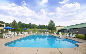 Super 8 by Wyndham Erie/i 90